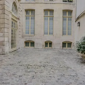 Apartment Unit 007 Marais Pompidou